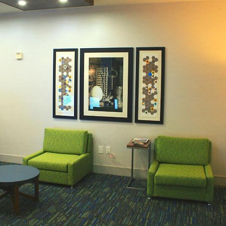 Holiday Inn Express Hotel & Suites Marina By Ihg Esterno foto