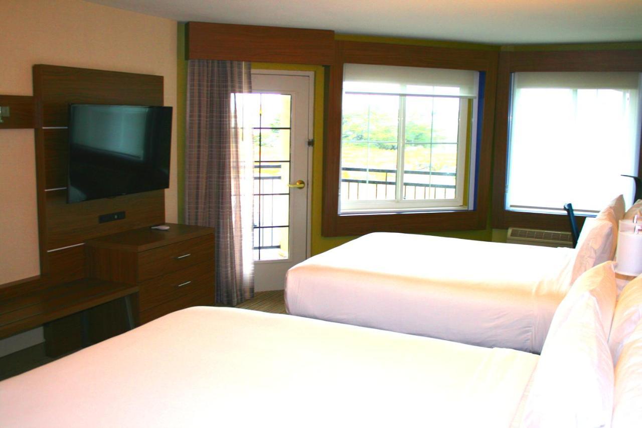 Holiday Inn Express Hotel & Suites Marina By Ihg Esterno foto