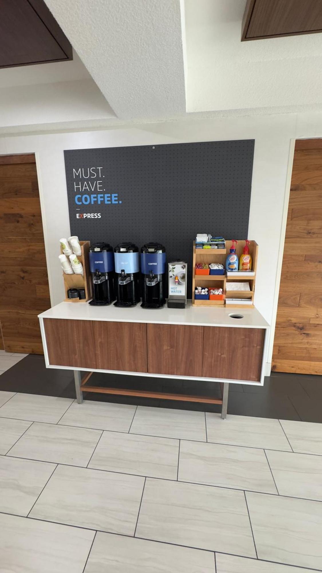 Holiday Inn Express Hotel & Suites Marina By Ihg Esterno foto